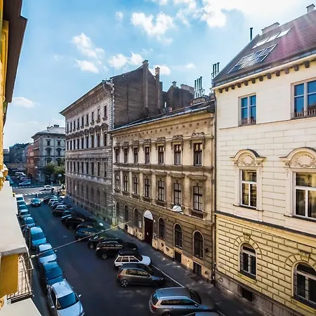 Bpr Cosy In The Center, A/c * Budapest