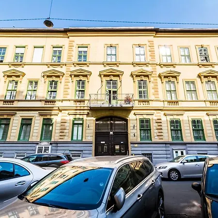 Bpr Cosy In The Center, A/c * Budapest